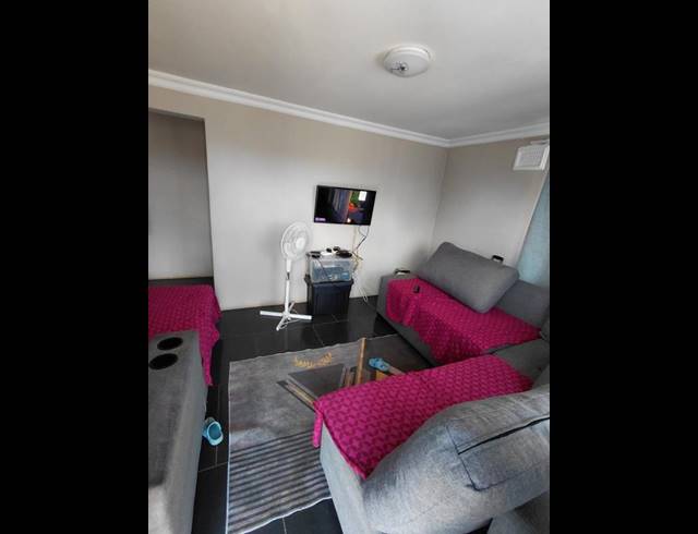 2 BEDROOM PROPERTY TO RENT IN UMLAZI J